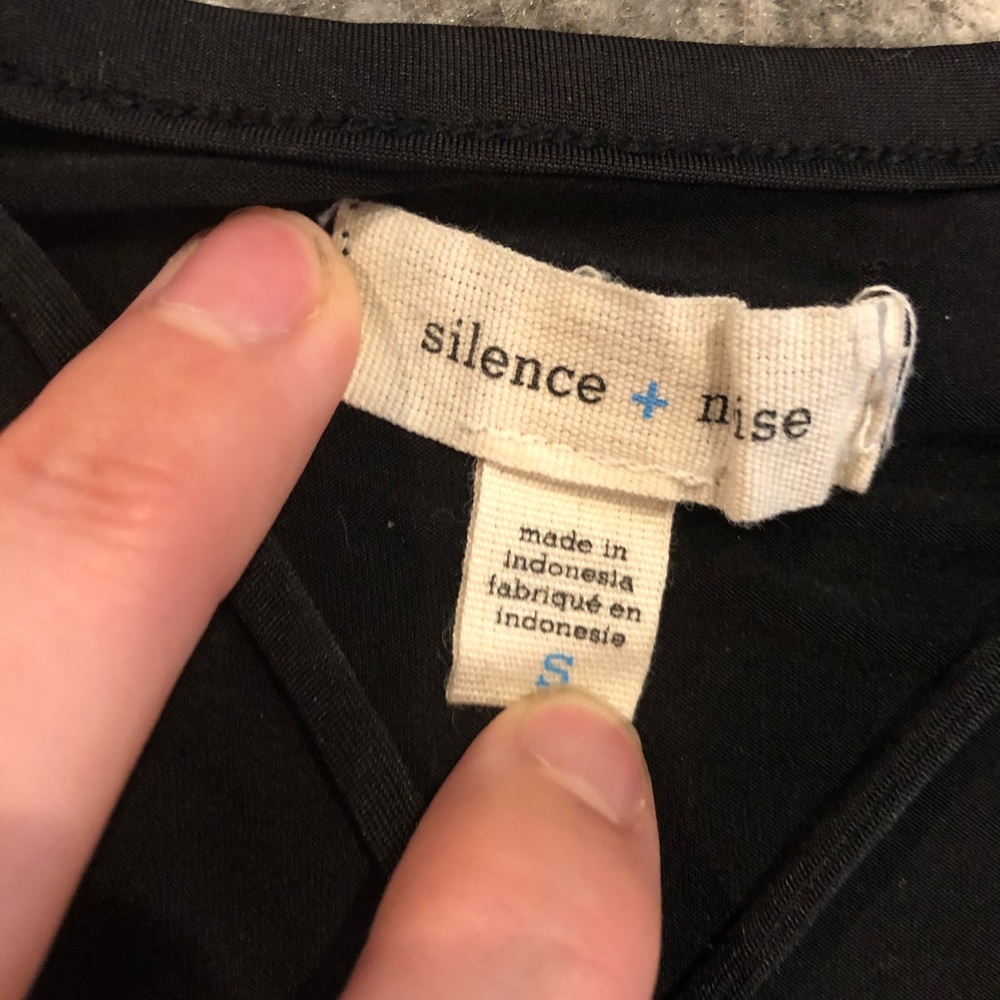 Urban Outfitters Black Crop - Picture 2 of 2